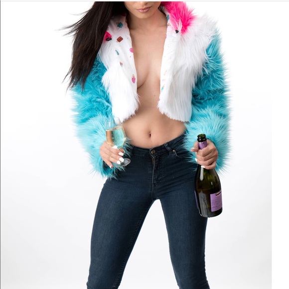 Multicolored crop jacket (S,M, or L) - Picture 2 of 2